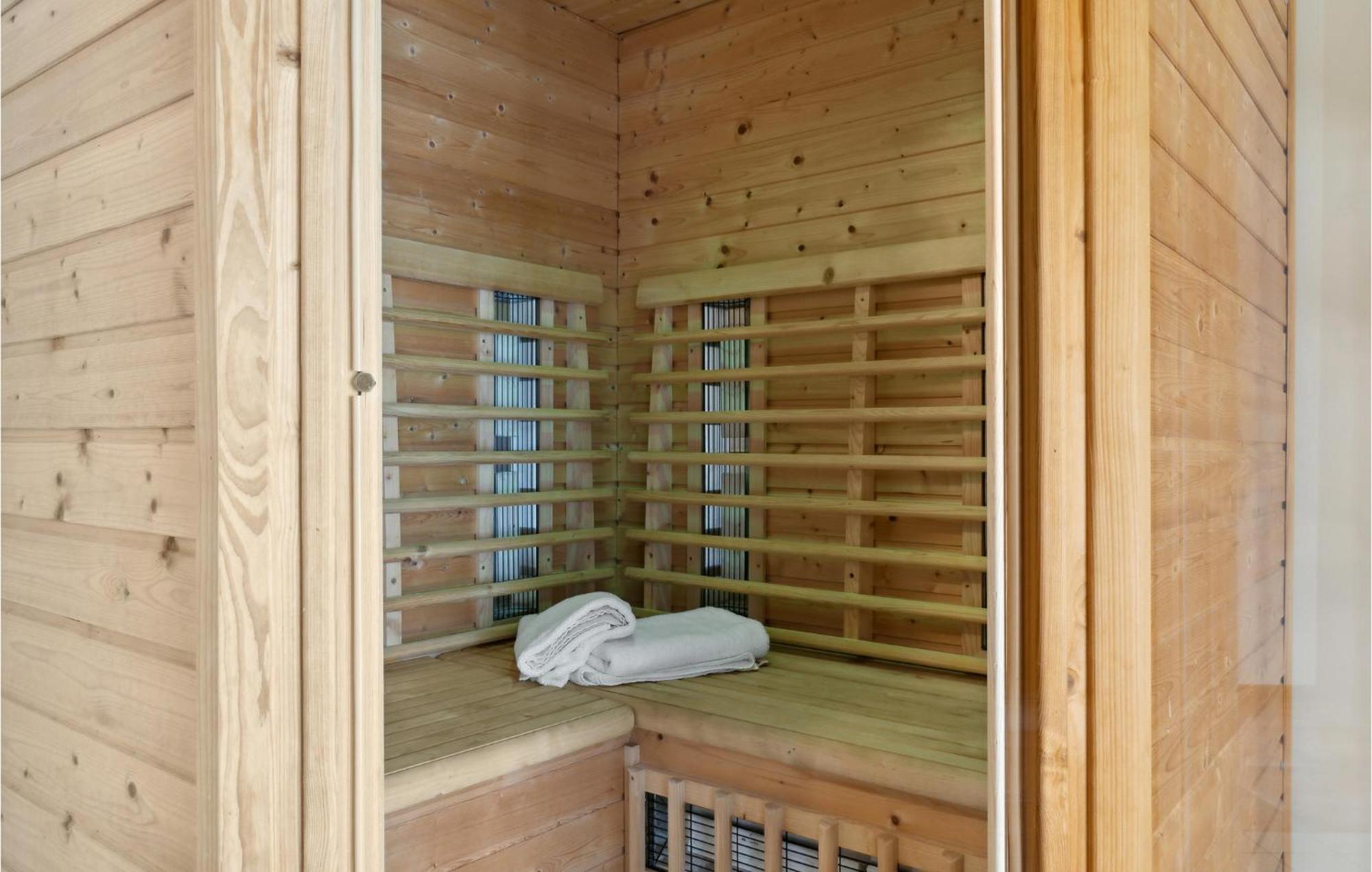 Amazing Home In Askeby With Sauna 외부 사진